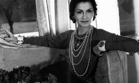 Coco Chanel, 50 anni senza l’iconica stil